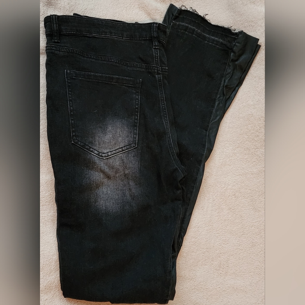 Nova Men Black Skinny Jeans with Stretch and Distressed Look